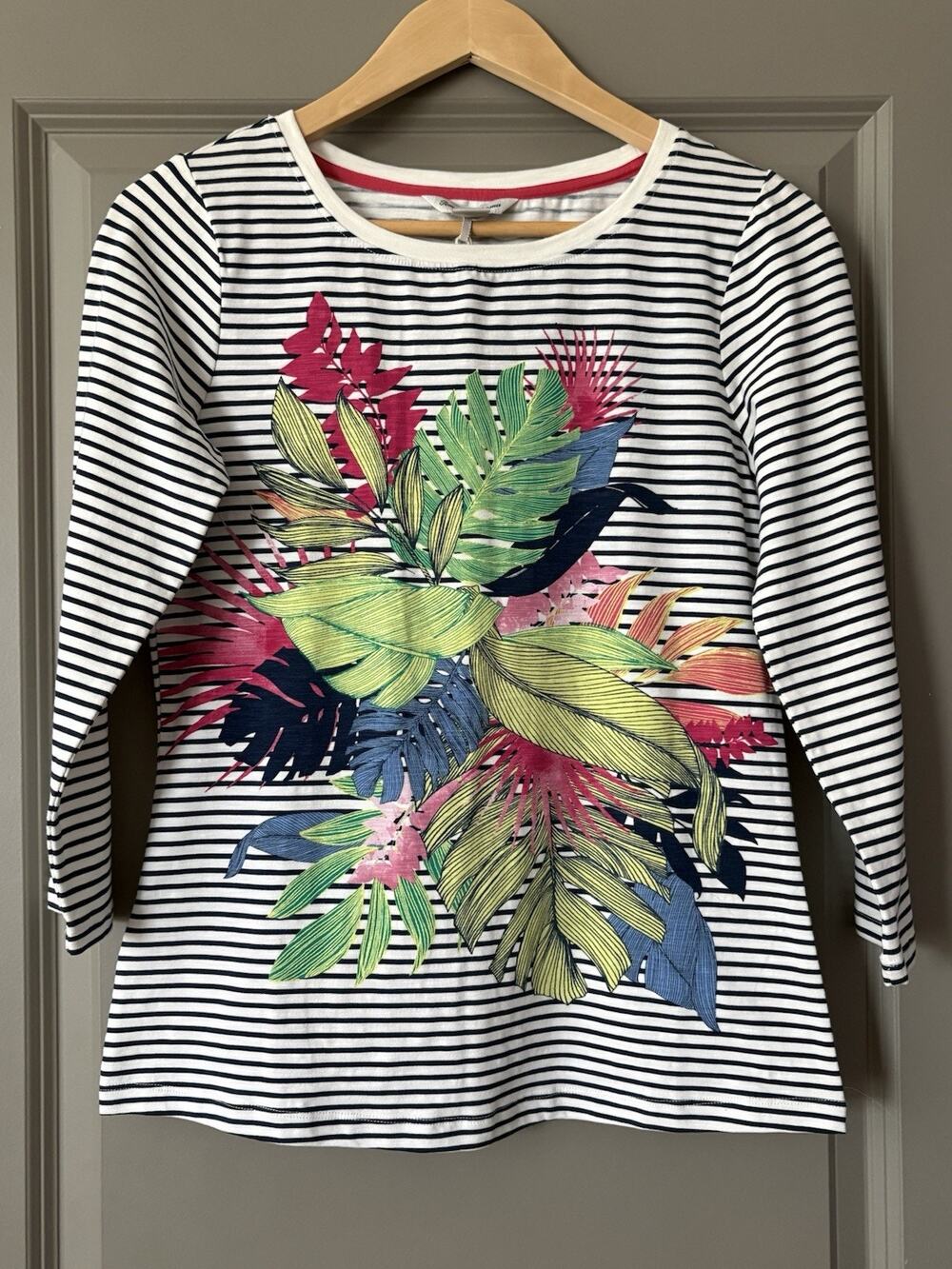 Tommy Bahama Women’s XS Stretch Top Navy White Striped Tropical 3/4 Sleeve NWT